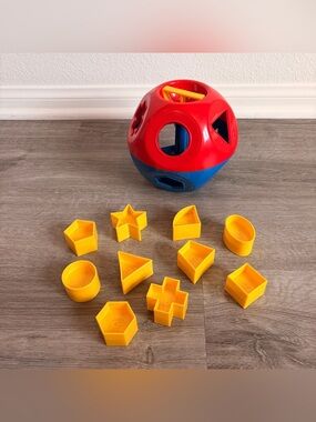 Tupperware Shape-O vintage shape sorter toy